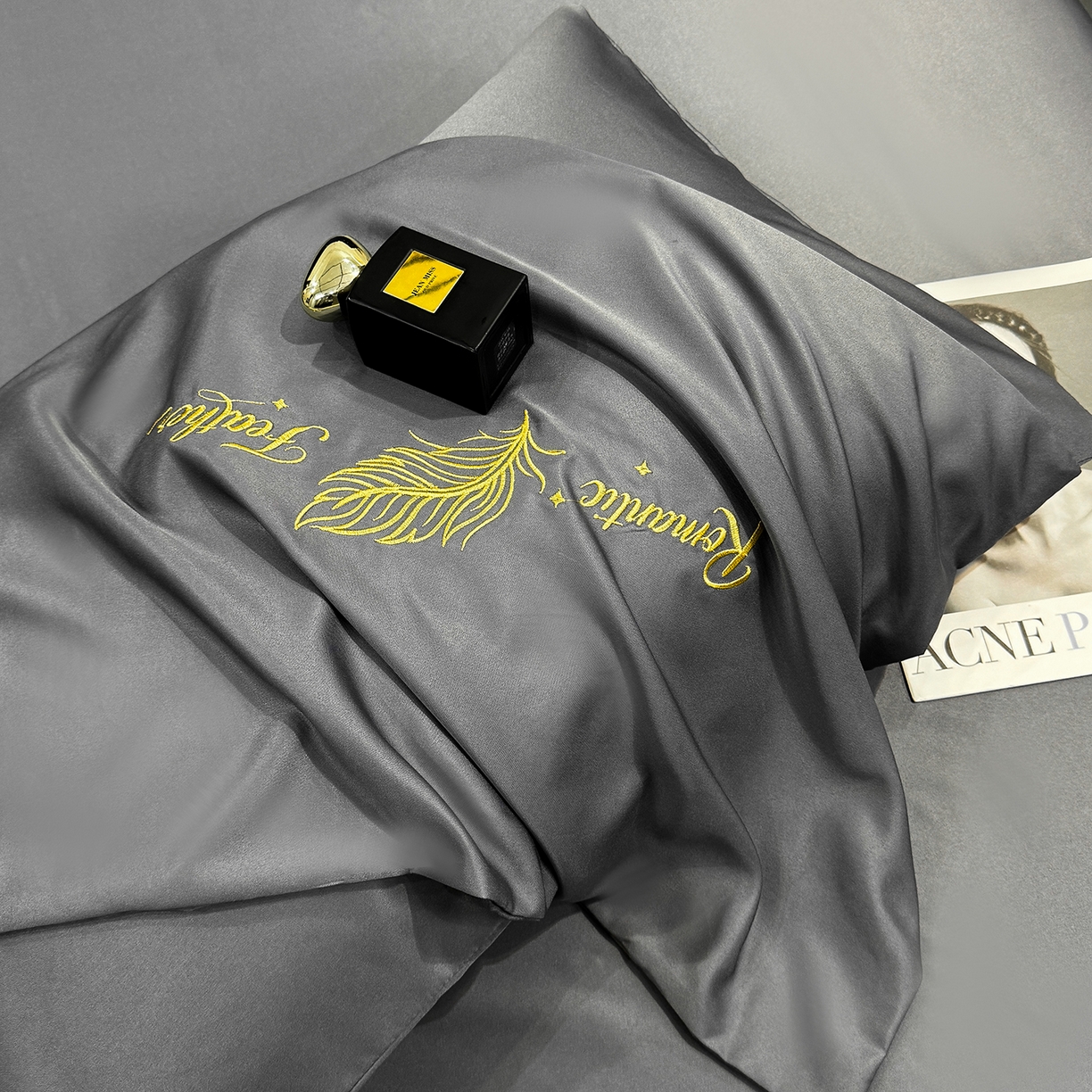 91家纺网 家纺一手货源 找家纺 欢乐季 2026新款A类水洗冰丝羽毛刺绣夏被夏凉被空调被四件套 高级灰