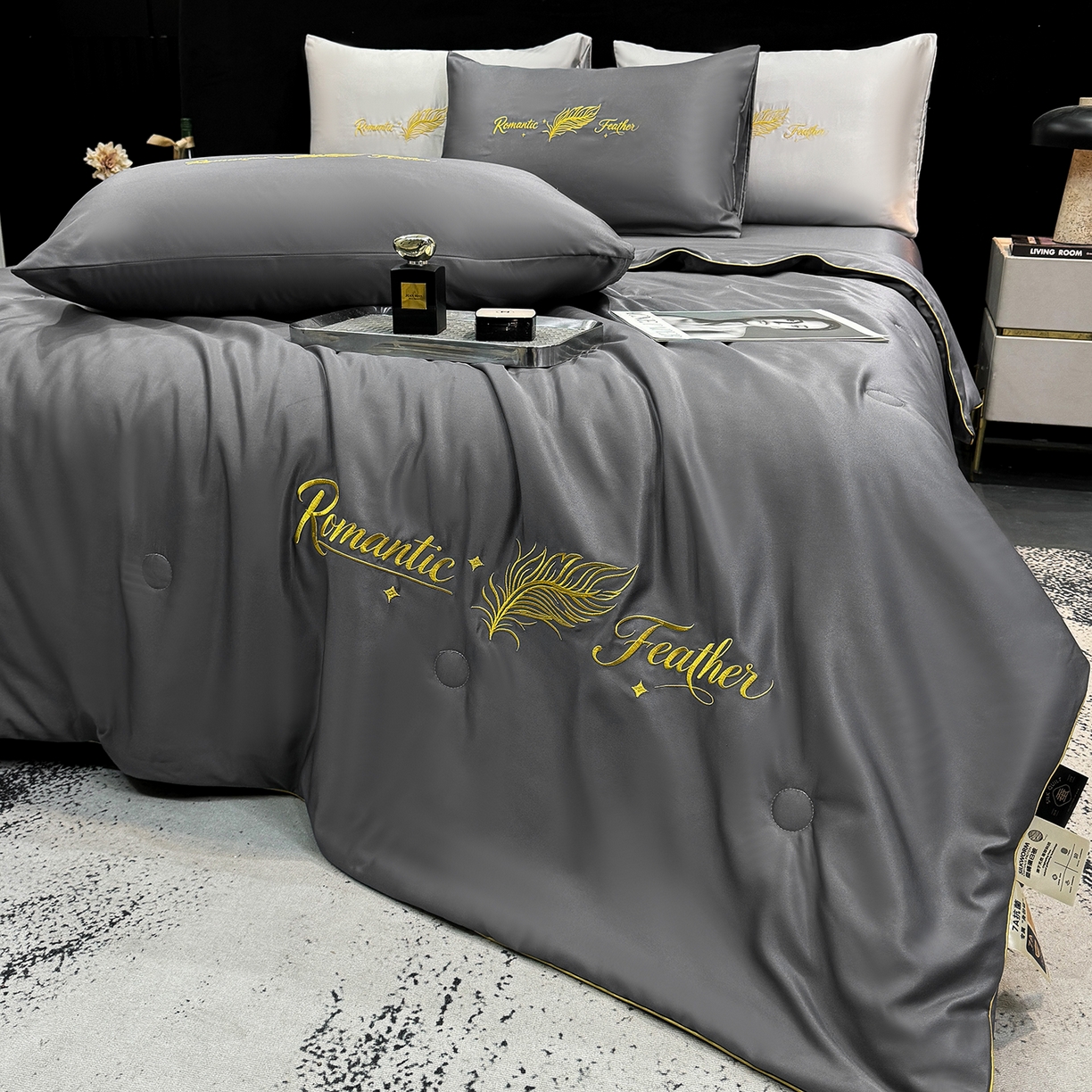 91家纺网 家纺一手货源 找家纺 欢乐季 2026新款A类水洗冰丝羽毛刺绣夏被夏凉被空调被四件套 高级灰