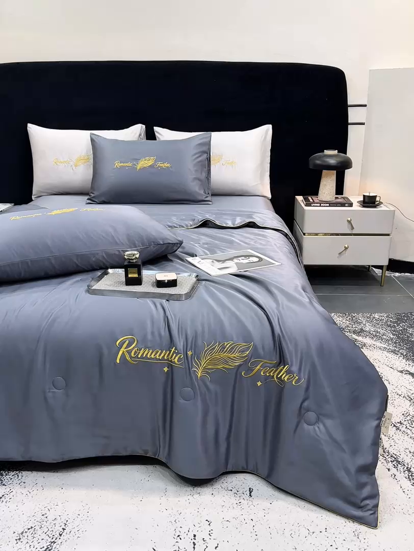 91家纺网 家纺一手货源 找家纺 欢乐季 2026新款A类水洗冰丝羽毛刺绣夏被夏凉被空调被四件套 高级灰