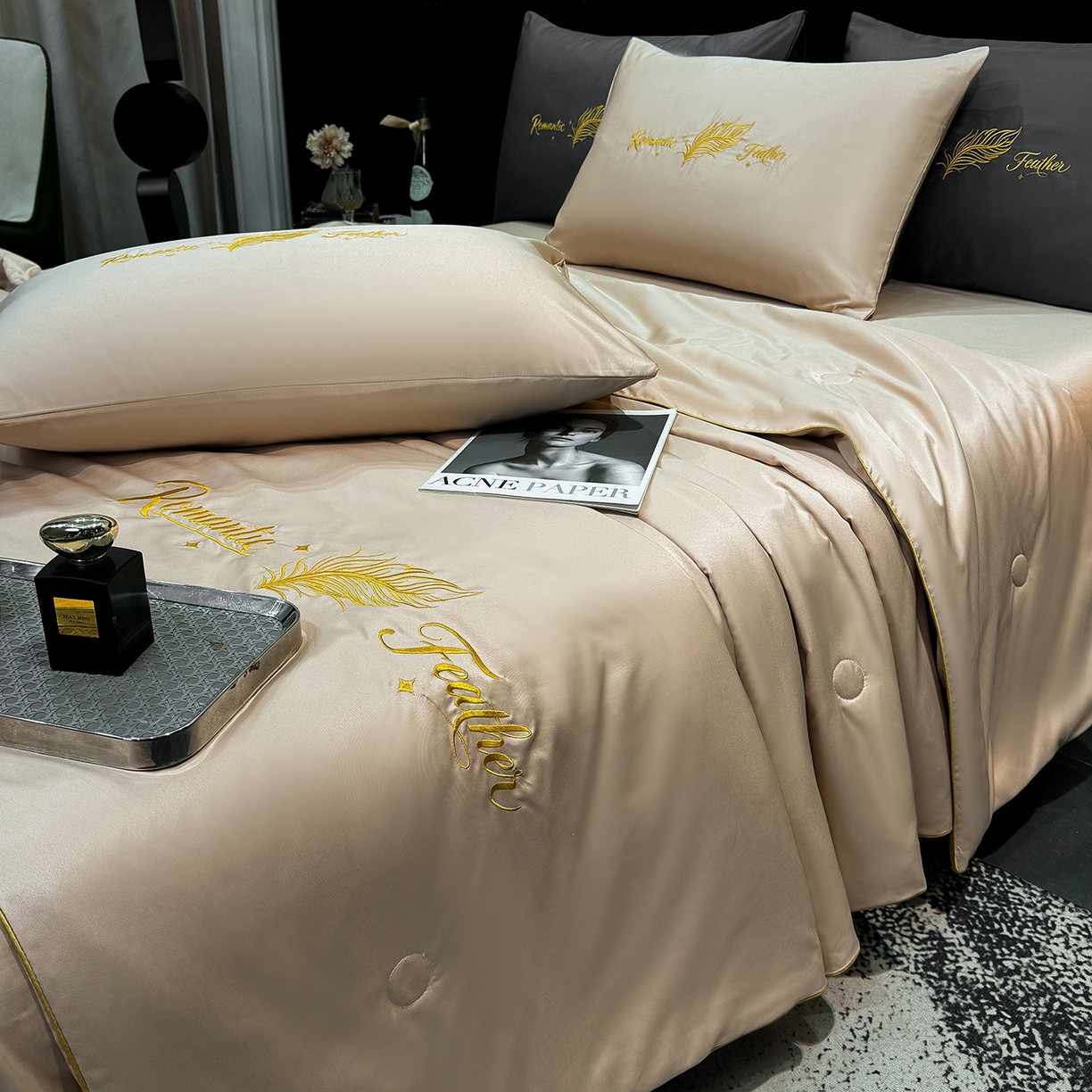 91家纺网 家纺一手货源 找家纺 欢乐季 2026新款A类水洗冰丝羽毛刺绣夏被夏凉被空调被四件套 卡其