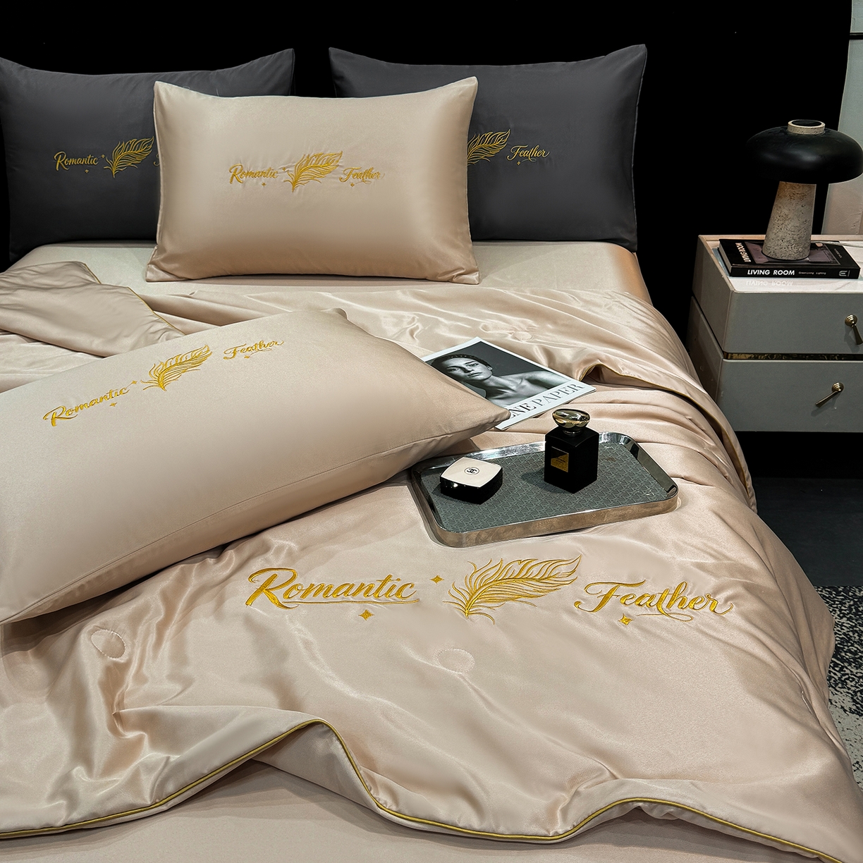 91家纺网 家纺一手货源 找家纺 欢乐季 2026新款A类水洗冰丝羽毛刺绣夏被夏凉被空调被四件套 卡其