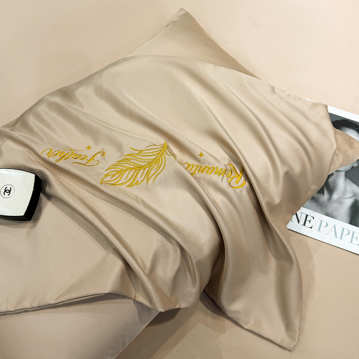 91家纺网 家纺一手货源 找家纺 欢乐季 2026新款A类水洗冰丝羽毛刺绣夏被夏凉被空调被四件套 卡其