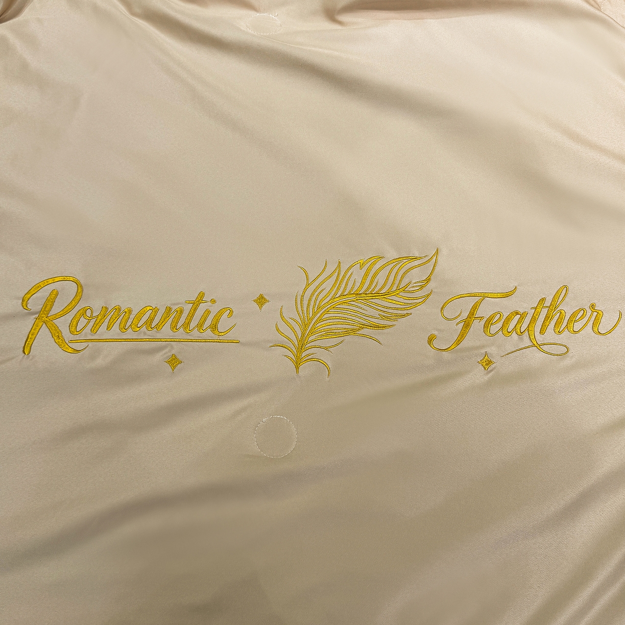 91家纺网 家纺一手货源 找家纺 欢乐季 2026新款A类水洗冰丝羽毛刺绣夏被夏凉被空调被四件套 卡其