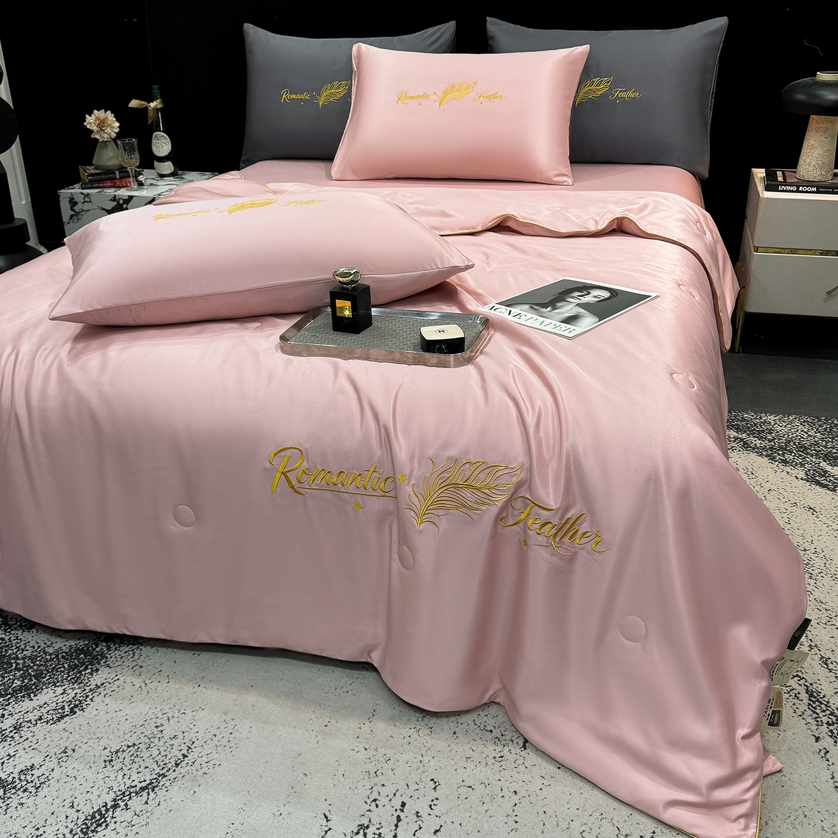 91家纺网 家纺一手货源 找家纺 欢乐季 2026新款A类水洗冰丝羽毛刺绣夏被夏凉被空调被四件套 藕粉