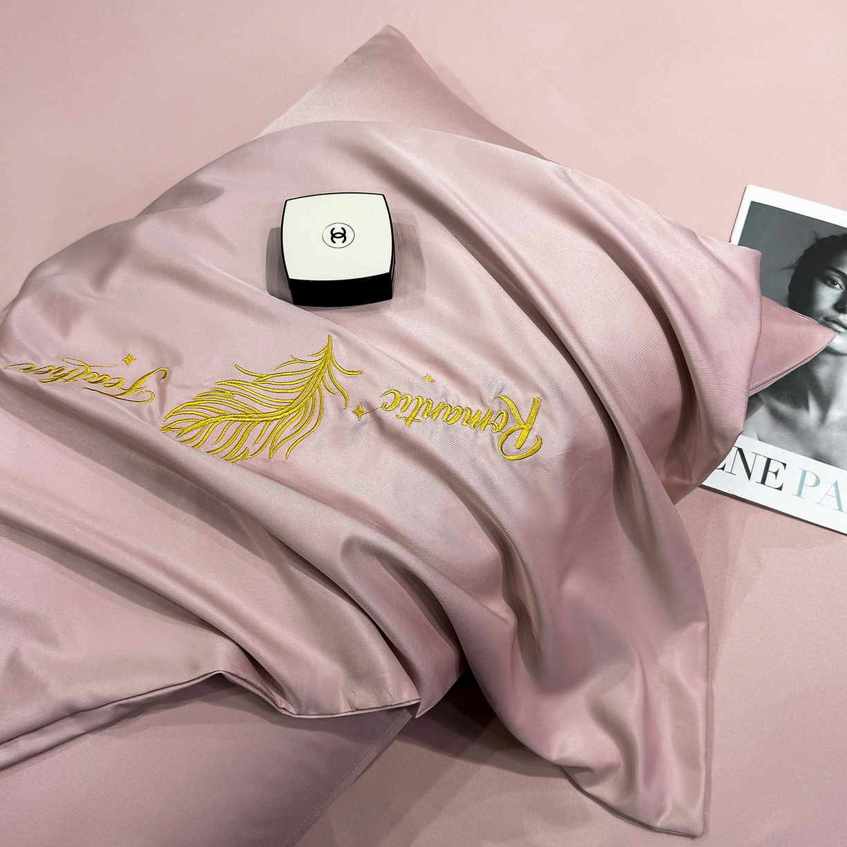 91家纺网 家纺一手货源 找家纺 欢乐季 2026新款A类水洗冰丝羽毛刺绣夏被夏凉被空调被四件套 藕粉