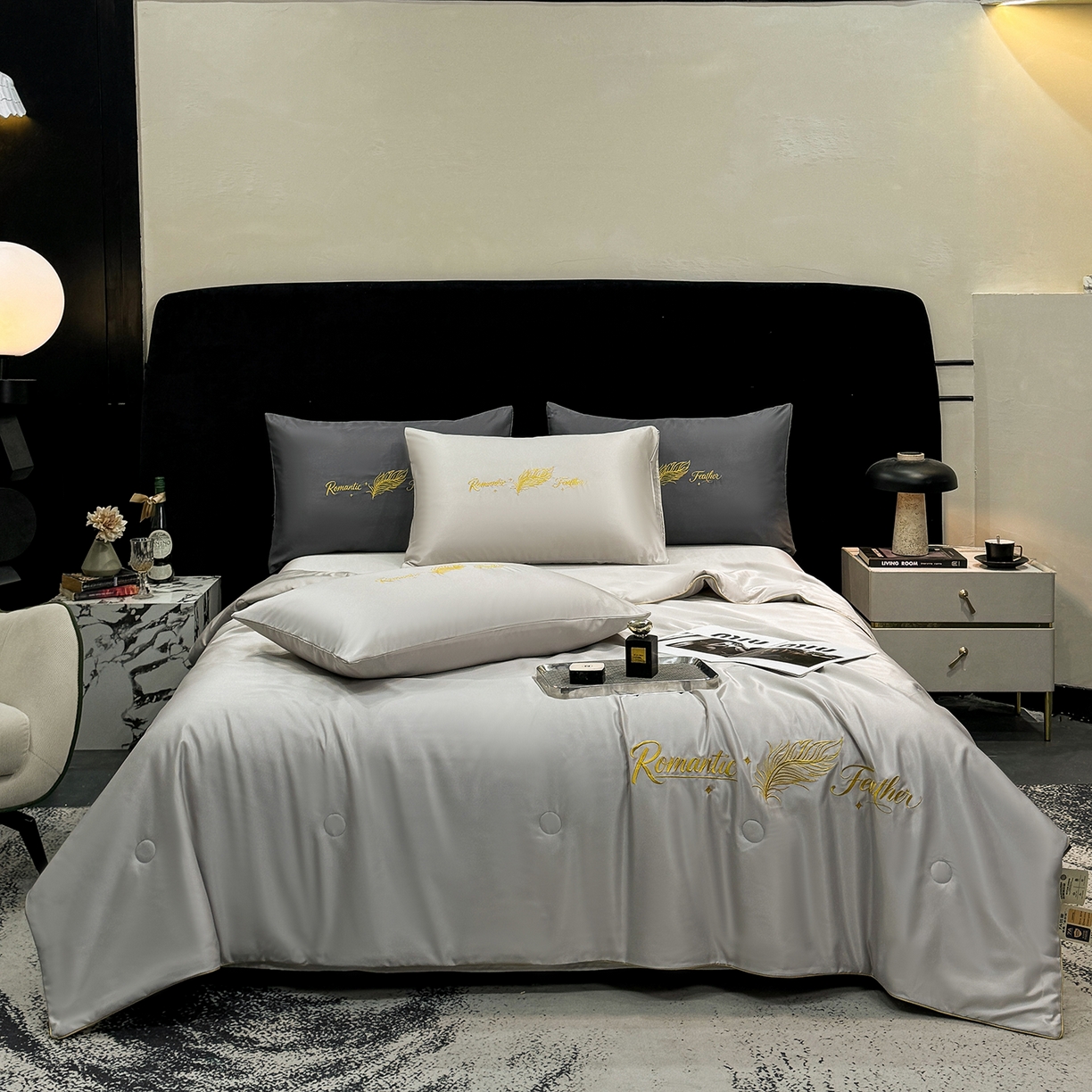 91家纺网 家纺一手货源 找家纺 欢乐季 2026新款A类水洗冰丝羽毛刺绣夏被夏凉被空调被四件套 浅灰