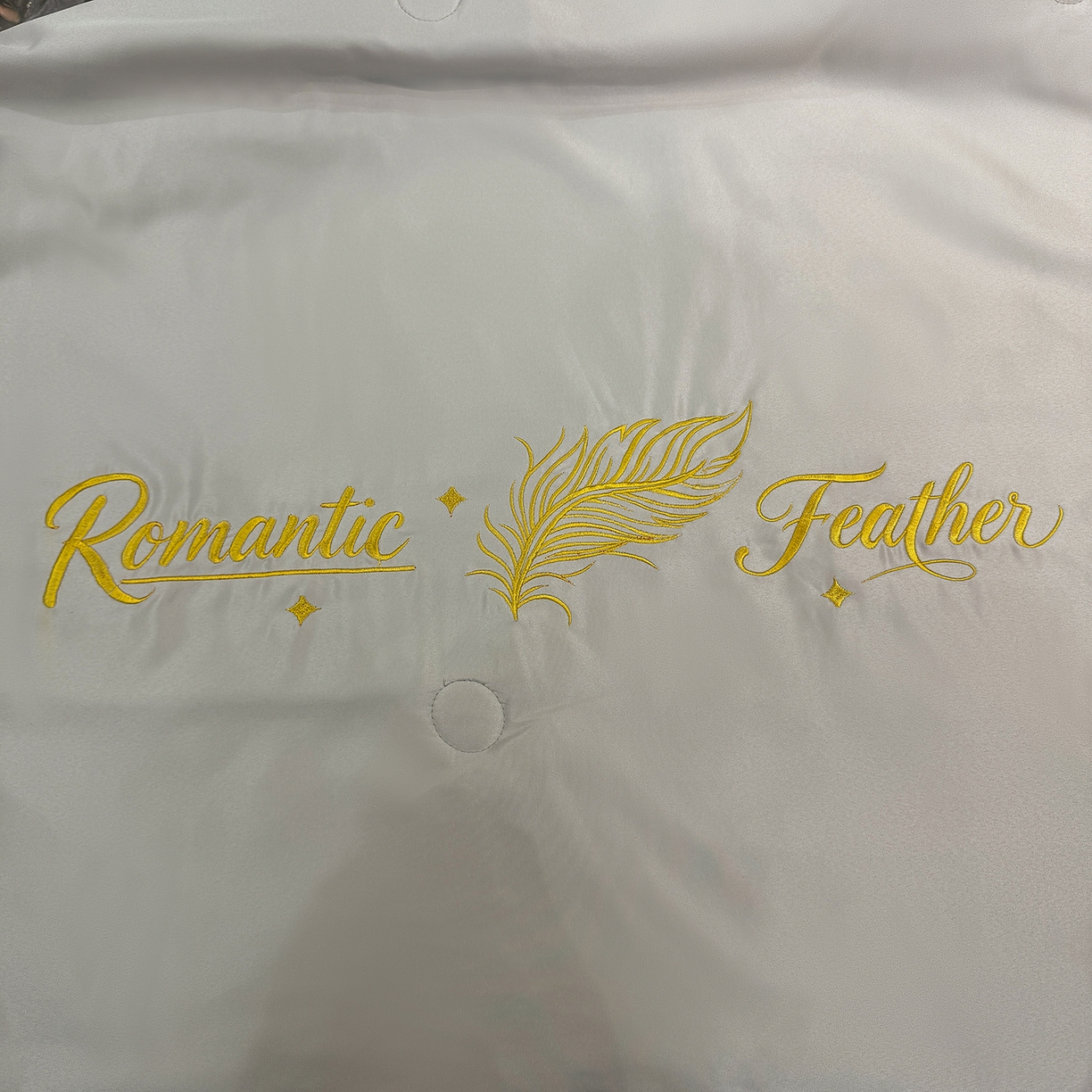 91家纺网 家纺一手货源 找家纺 欢乐季 2026新款A类水洗冰丝羽毛刺绣夏被夏凉被空调被四件套 浅灰