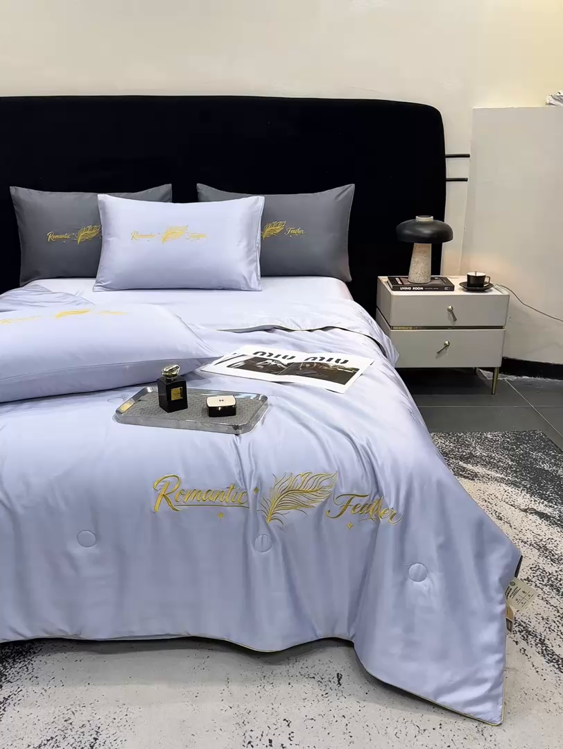 91家纺网 家纺一手货源 找家纺 欢乐季 2026新款A类水洗冰丝羽毛刺绣夏被夏凉被空调被四件套 香芋紫