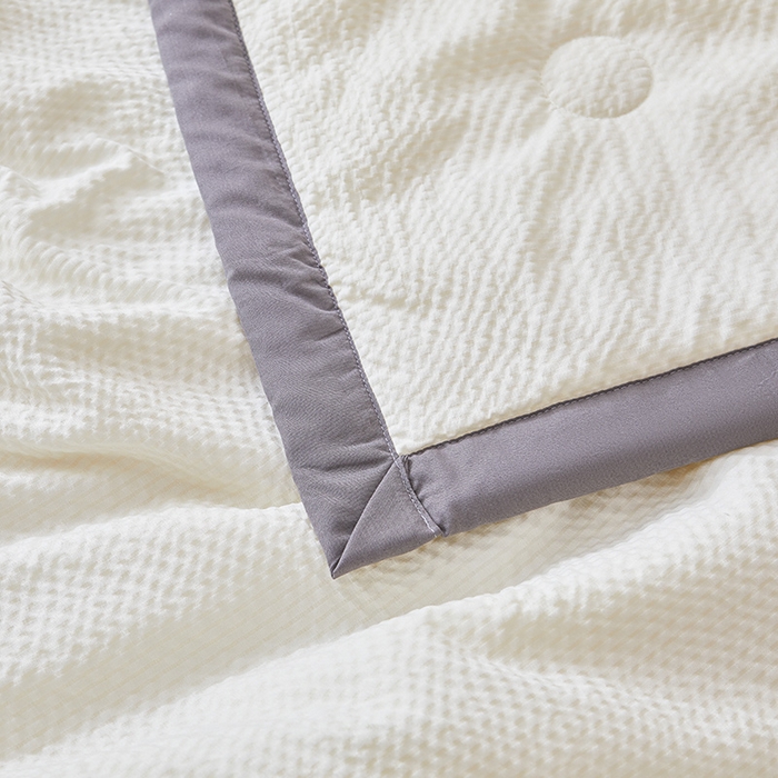 91家纺网 家纺一手货源 找家纺 欢乐季 2026新款A类提花皱皱纱超声波大豆夏被夏凉被空调被 月光白