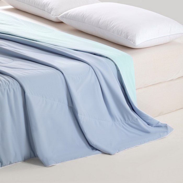 91家纺网 家纺一手货源 找家纺 法芙娜家纺 2026新款双面170克锦氨A类安芯凉感抗菌被被子被芯 天空蓝