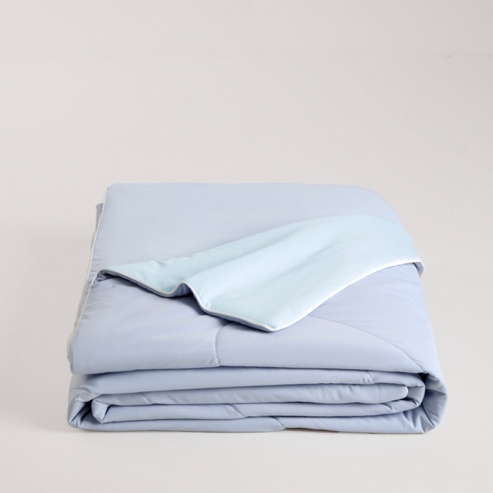 91家纺网 家纺一手货源 找家纺 法芙娜家纺 2026新款双面170克锦氨A类安芯凉感抗菌被被子被芯 天空蓝