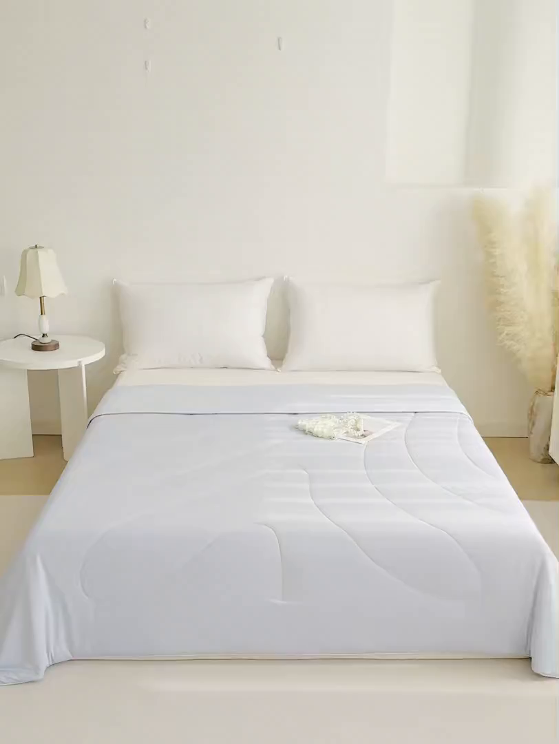 91家纺网 家纺一手货源 找家纺 法芙娜家纺 2026新款双面170克锦氨A类安芯凉感抗菌被被子被芯 天空蓝