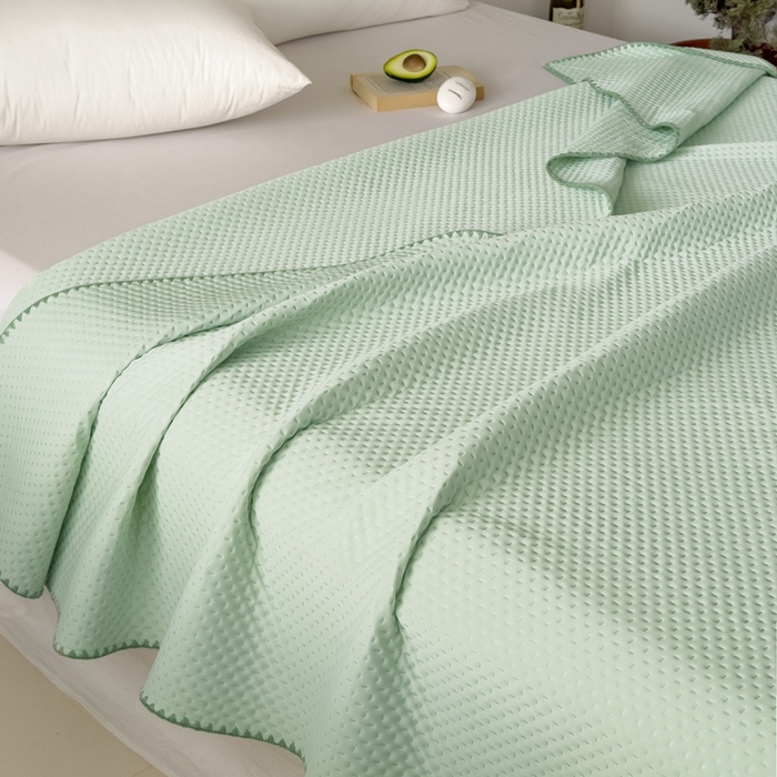 91家纺网 家纺一手货源 找家纺 法芙娜家纺 2026新款双面160克锦纶凉感小冰皮毯 绿色