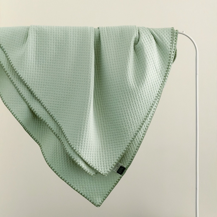 91家纺网 家纺一手货源 找家纺 法芙娜家纺 2026新款双面160克锦纶凉感小冰皮毯 绿色