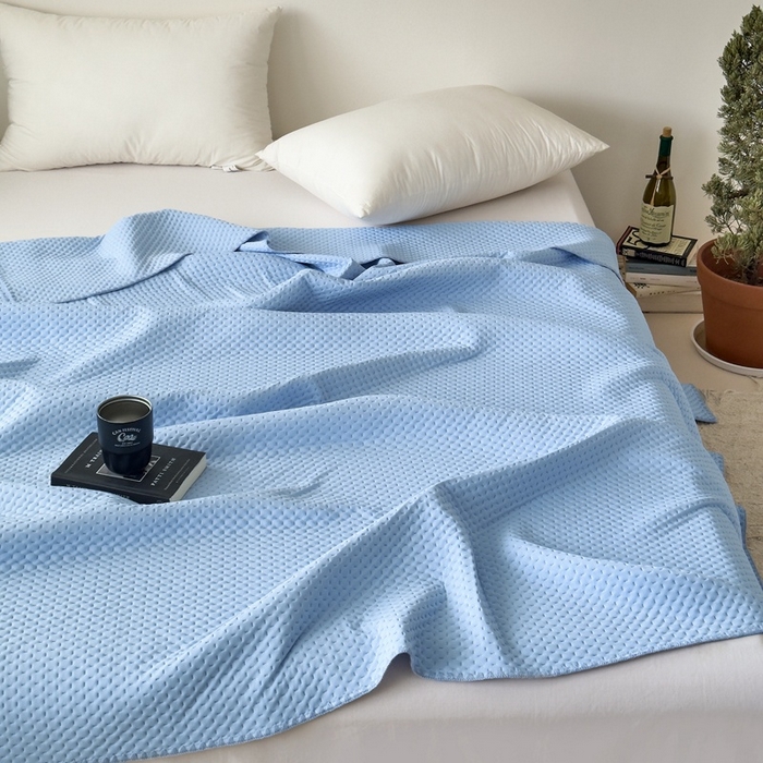 91家纺网 家纺一手货源 找家纺 法芙娜家纺 2026新款双面160克锦纶凉感小冰皮毯 浅蓝