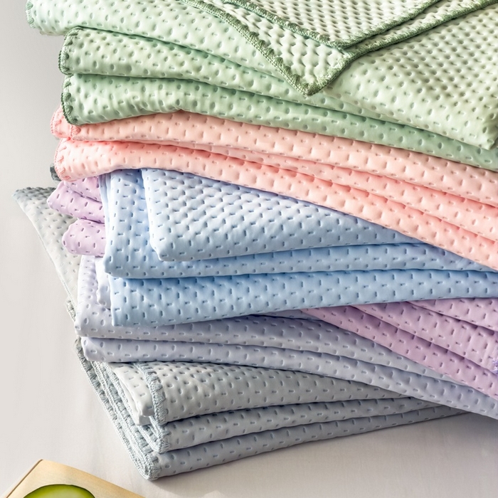 91家纺网 家纺一手货源 找家纺 法芙娜家纺 2026新款双面160克锦纶凉感小冰皮毯 叠拍