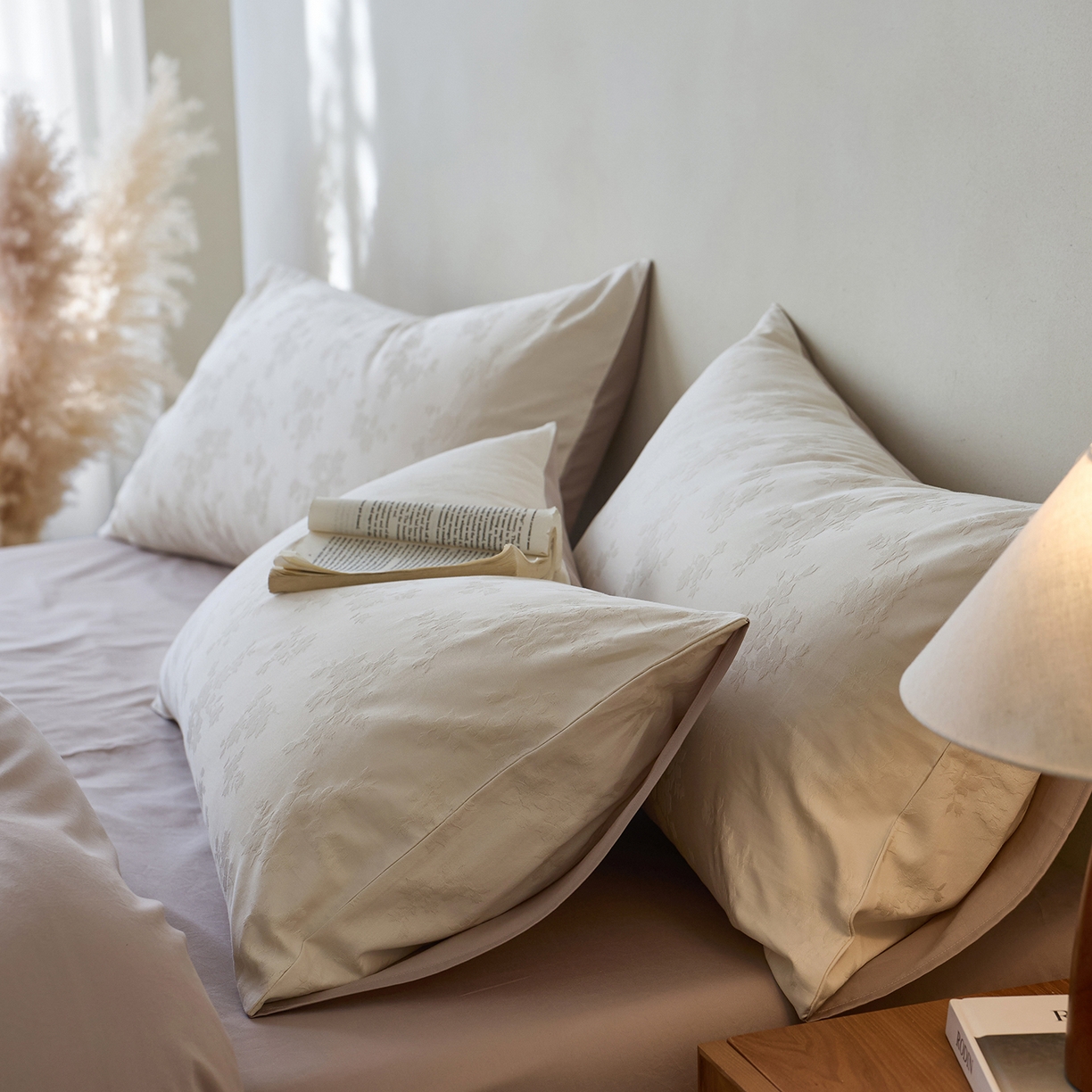 91家纺网 家纺一手货源 找家纺 初拾 2026新款60支贡缎全棉厚织提花水洗四件套“长期主义”系列（会员减10日常券后小三件不低于268元 ，标准不低于328元） 朵夏