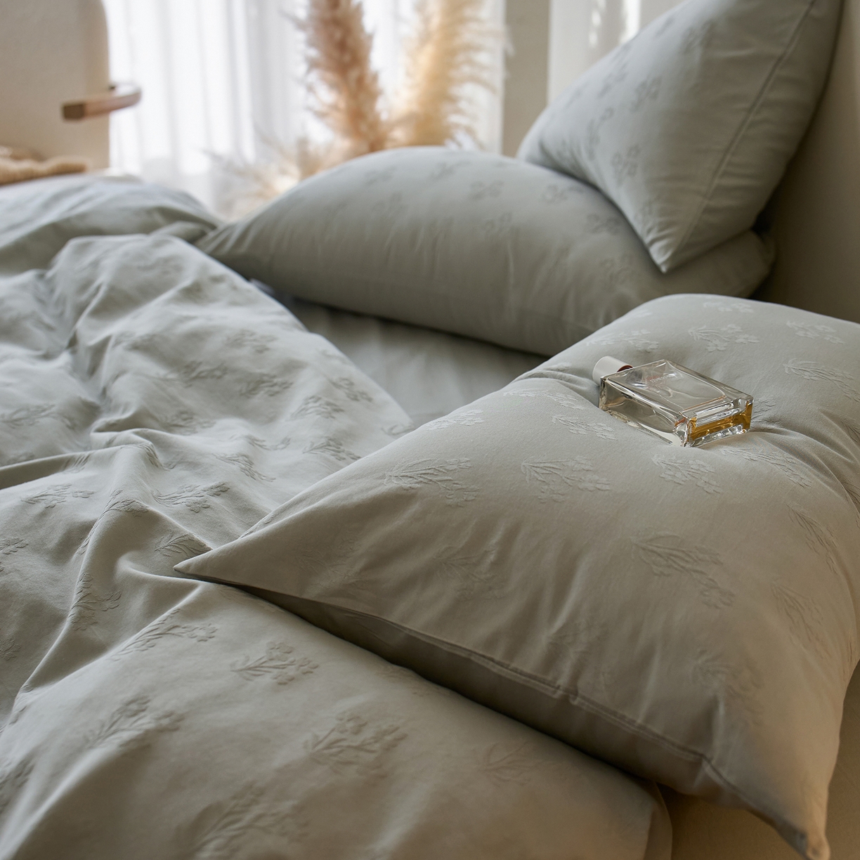 91家纺网 家纺一手货源 找家纺 初拾 2026新款60支贡缎全棉厚织提花水洗四件套“长期主义”系列（会员减10日常券后小三件不低于268元 ，标准不低于328元） 漫漫花落