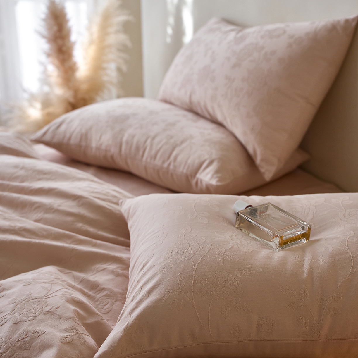 91家纺网 家纺一手货源 找家纺 初拾 2026新款60支贡缎全棉厚织提花水洗四件套“长期主义”系列（会员减10日常券后小三件不低于268元 ，标准不低于328元） 玫瑰故事