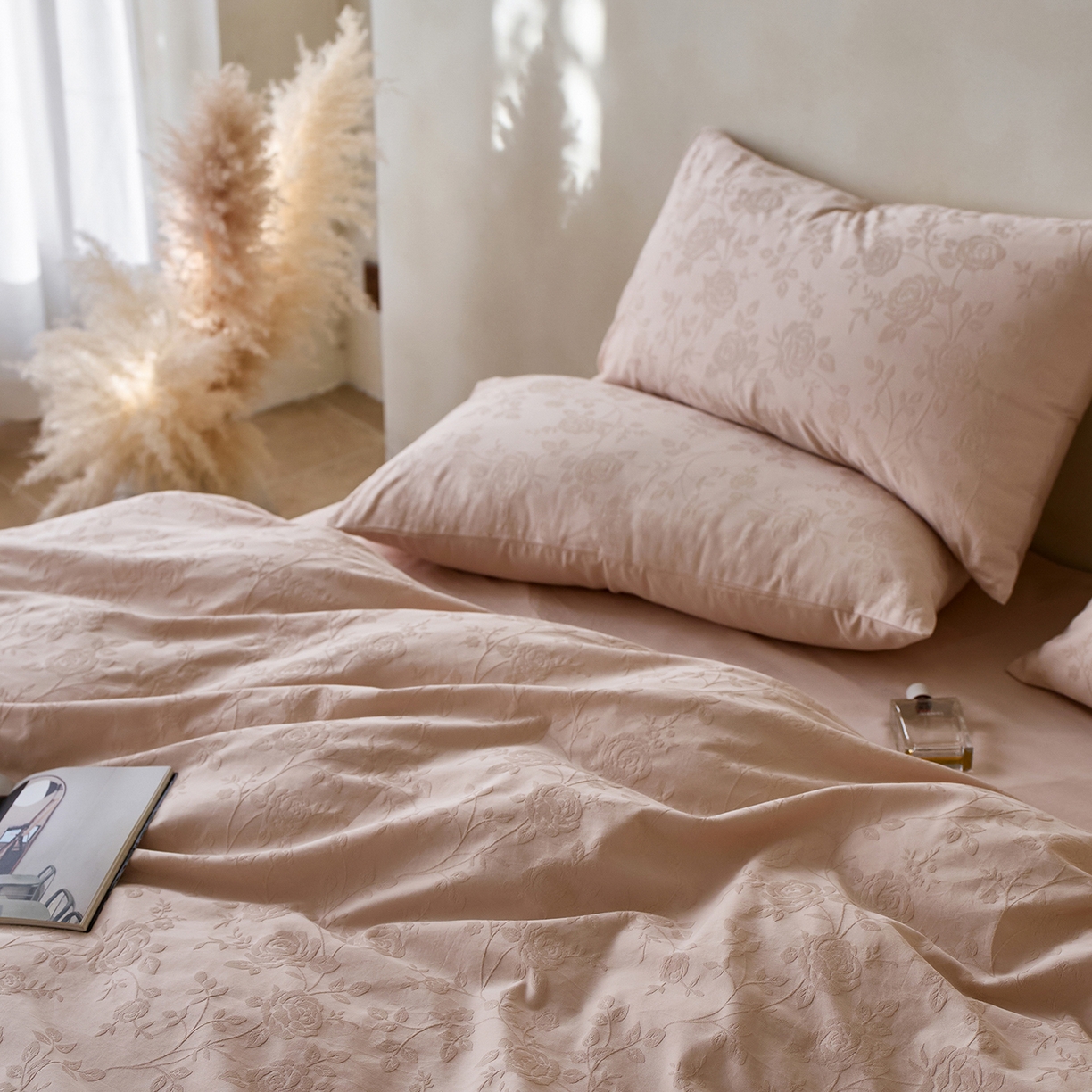 91家纺网 家纺一手货源 找家纺 初拾 2026新款60支贡缎全棉厚织提花水洗四件套“长期主义”系列（会员减10日常券后小三件不低于268元 ，标准不低于328元） 玫瑰故事