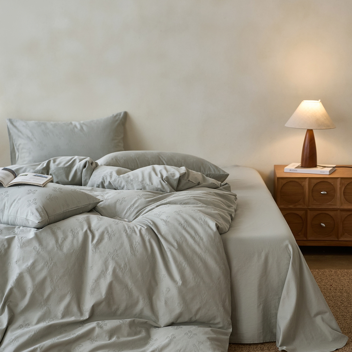 91家纺网 家纺一手货源 找家纺 初拾 2026新款60支贡缎全棉厚织提花水洗四件套“长期主义”系列（会员减10日常券后小三件不低于268元 ，标准不低于328元） 漫漫花落