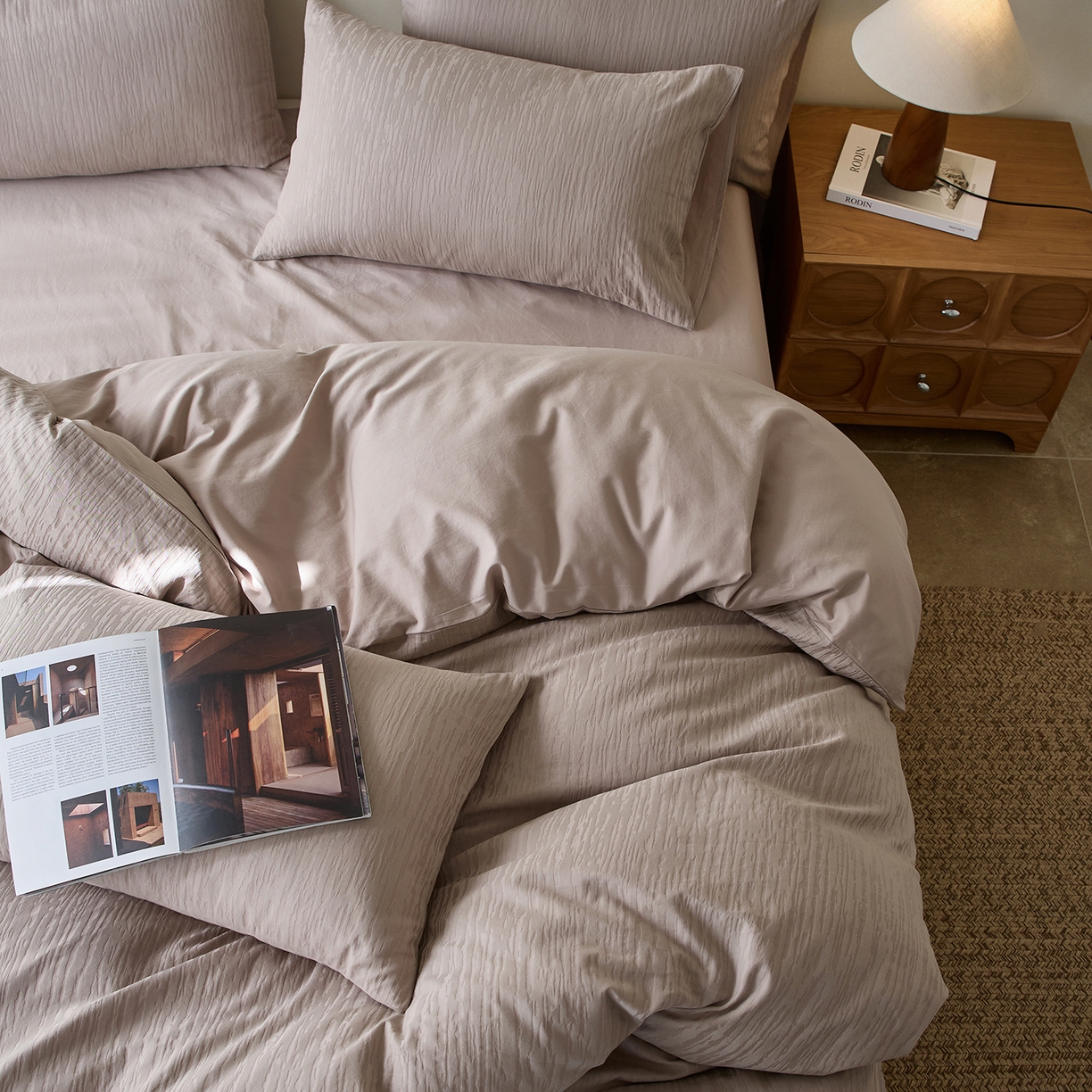 91家纺网 家纺一手货源 找家纺 初拾 2026新款60支贡缎全棉厚织提花水洗四件套“长期主义”系列（会员减10日常券后小三件不低于268元 ，标准不低于328元） 时光里