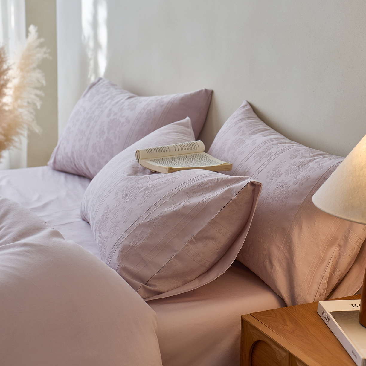 91家纺网 家纺一手货源 找家纺 初拾 2026新款60支贡缎全棉厚织提花水洗四件套“长期主义”系列（会员减10日常券后小三件不低于268元 ，标准不低于328元） 圆舞曲