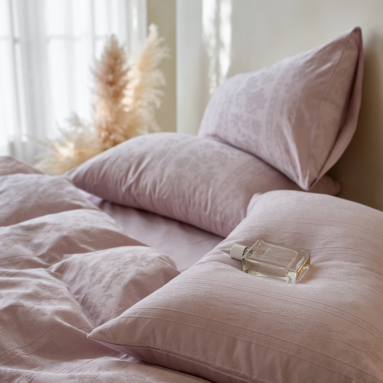 91家纺网 家纺一手货源 找家纺 初拾 2026新款60支贡缎全棉厚织提花水洗四件套“长期主义”系列（会员减10日常券后小三件不低于268元 ，标准不低于328元） 圆舞曲