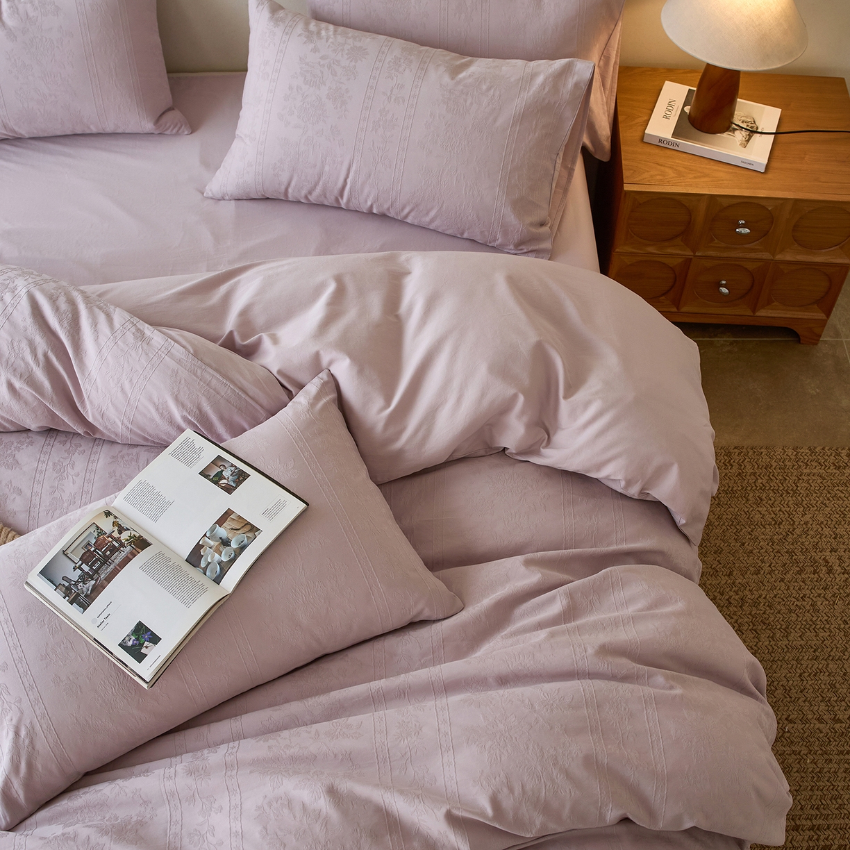 91家纺网 家纺一手货源 找家纺 初拾 2026新款60支贡缎全棉厚织提花水洗四件套“长期主义”系列（会员减10日常券后小三件不低于268元 ，标准不低于328元） 圆舞曲