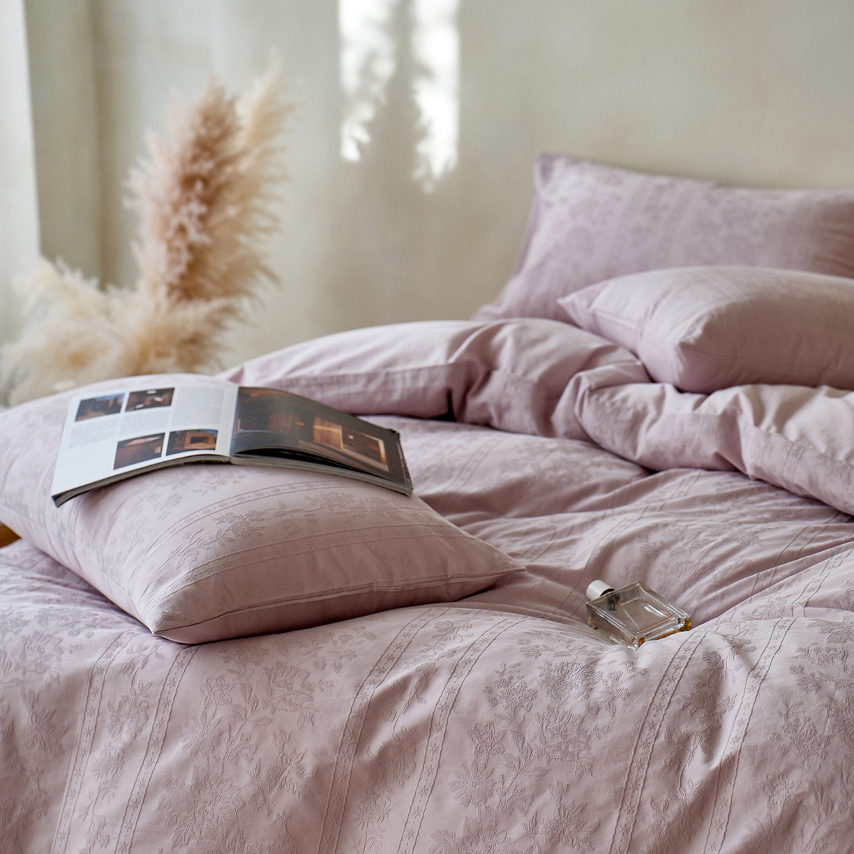 91家纺网 家纺一手货源 找家纺 初拾 2026新款60支贡缎全棉厚织提花水洗四件套“长期主义”系列（会员减10日常券后小三件不低于268元 ，标准不低于328元） 圆舞曲