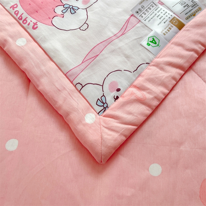 91家纺网 家纺一手货源 找家纺 米萝家居 2026新款全棉夏凉被纯棉空调被印花夏被 草莓粉兔