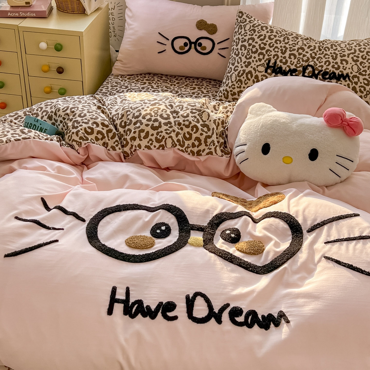 91家纺网 家纺一手货源 找家纺 （总）沐慕 2026新款卡通毛巾绣云朵棉四件套-豹纹大眼猫