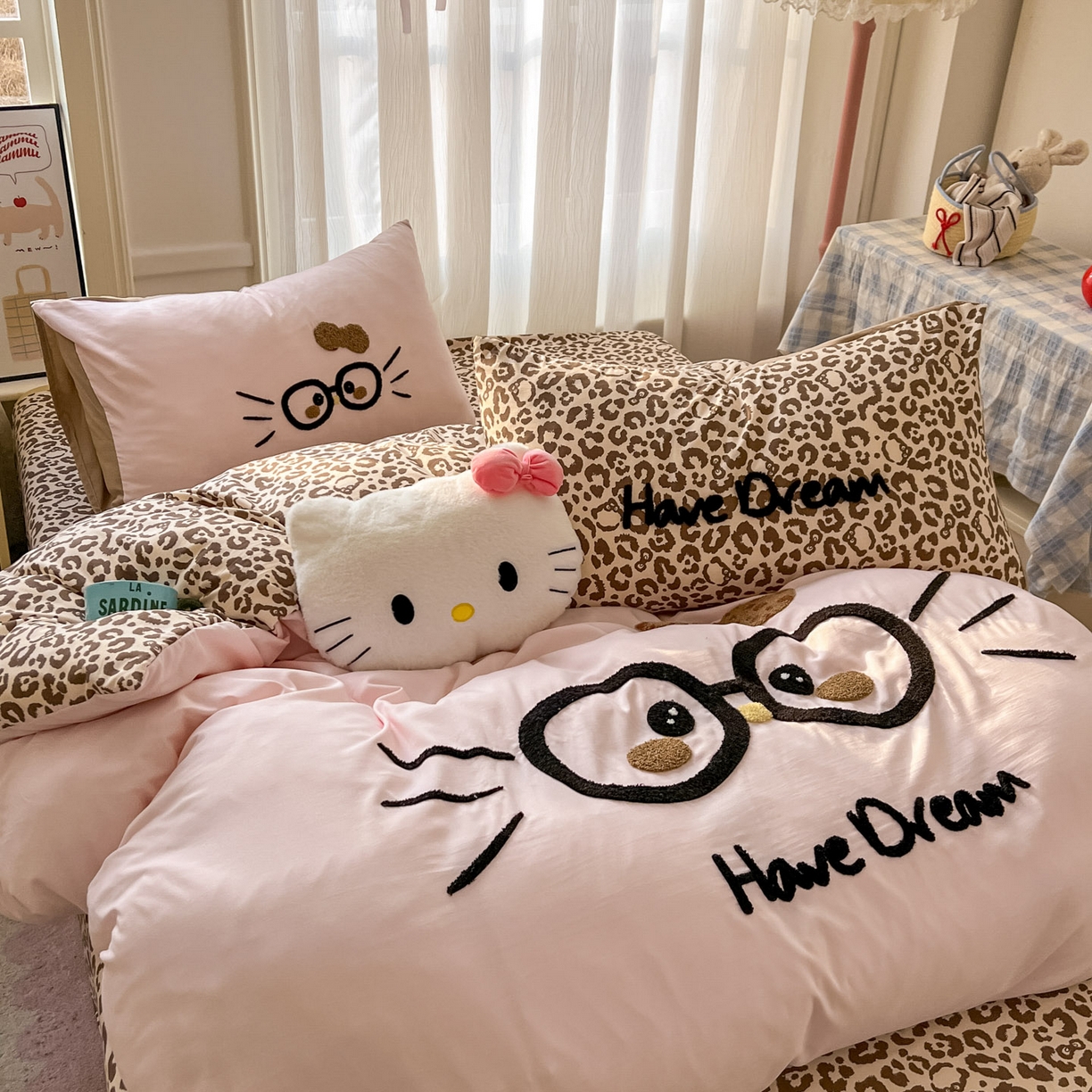 91家纺网 家纺一手货源 找家纺 （总）沐慕 2026新款卡通毛巾绣云朵棉四件套-豹纹大眼猫