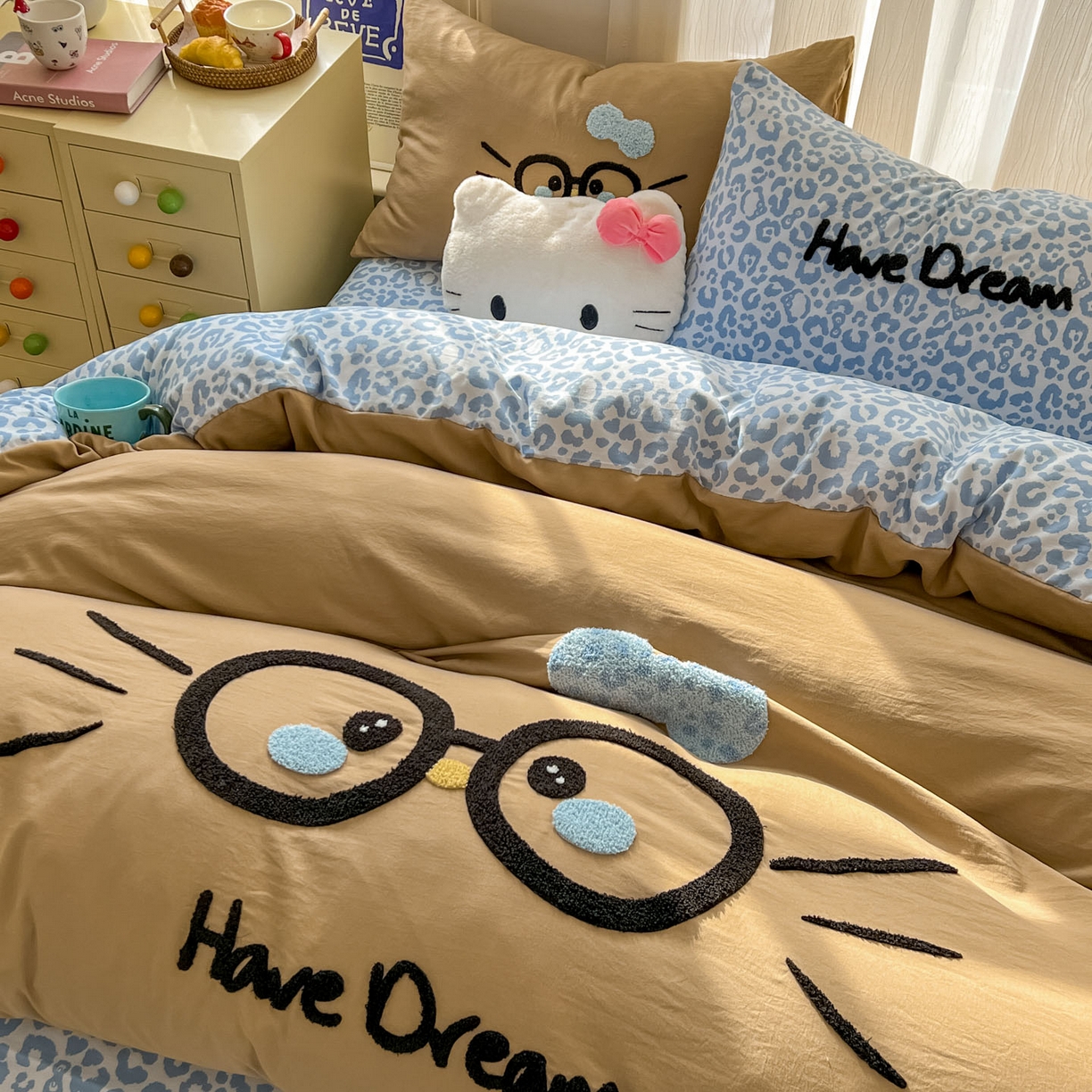 91家纺网 家纺一手货源 找家纺 沐慕 2026新款卡通毛巾绣云朵棉四件套-豹纹大眼猫 豹纹大眼猫-咖蓝