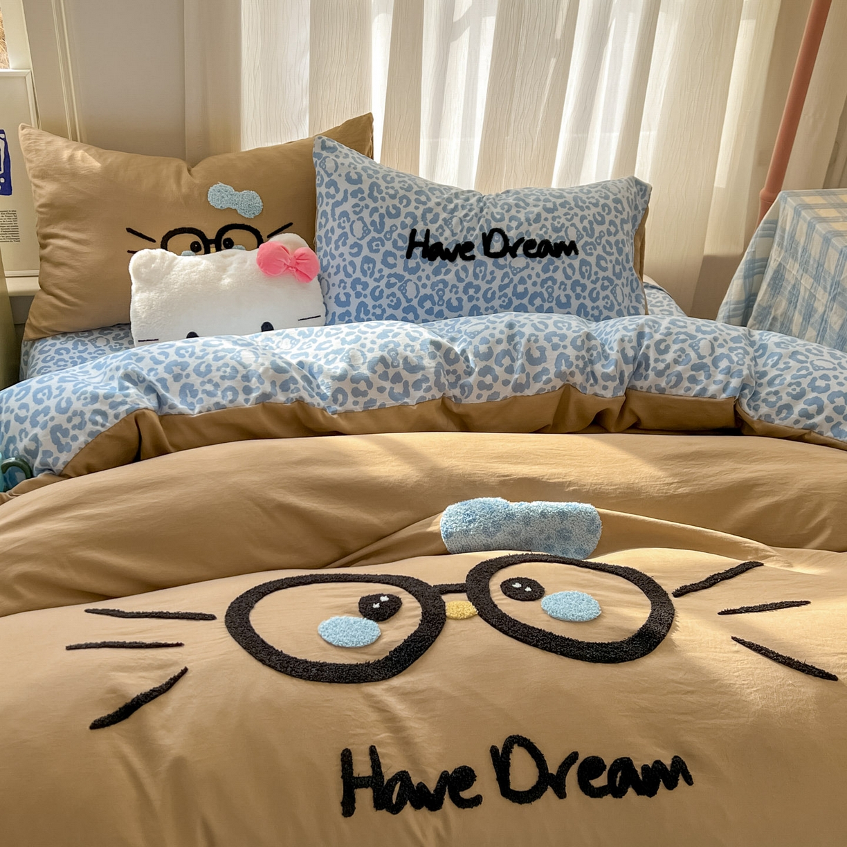 91家纺网 家纺一手货源 找家纺 沐慕 2026新款卡通毛巾绣云朵棉四件套-豹纹大眼猫 豹纹大眼猫-咖蓝