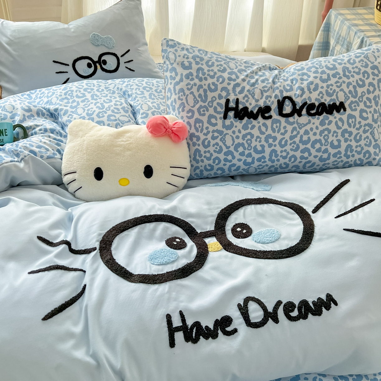 91家纺网 家纺一手货源 找家纺 沐慕 2026新款卡通毛巾绣云朵棉四件套-豹纹大眼猫 豹纹大眼猫-浅蓝