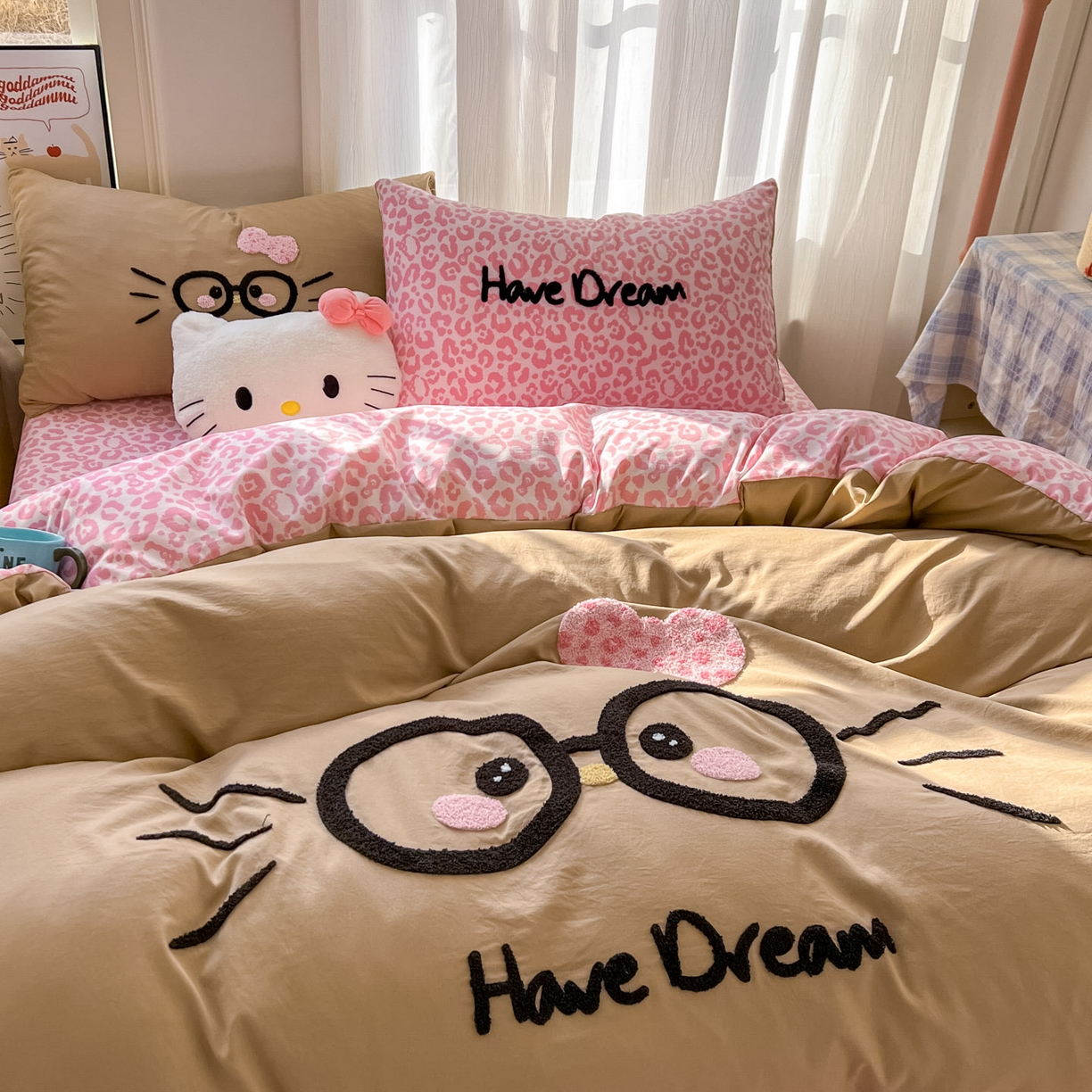 91家纺网 家纺一手货源 找家纺 沐慕 2026新款卡通毛巾绣云朵棉四件套-豹纹大眼猫 豹纹大眼猫-咖