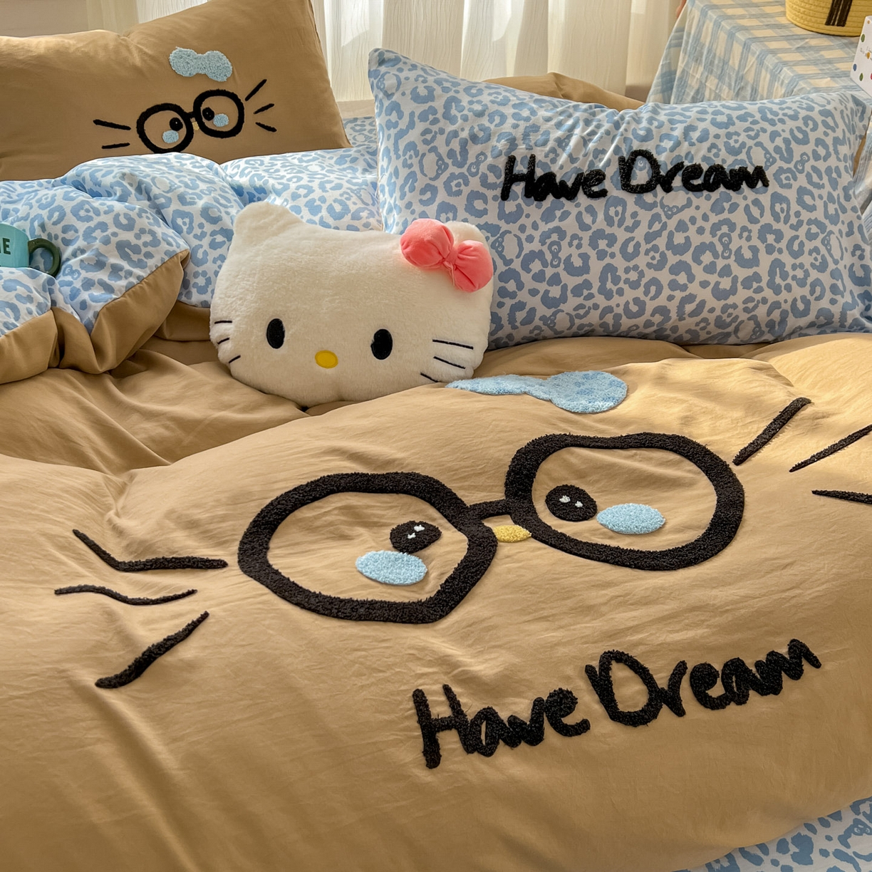 91家纺网 家纺一手货源 找家纺 沐慕 2026新款卡通毛巾绣云朵棉四件套-豹纹大眼猫 豹纹大眼猫-咖蓝