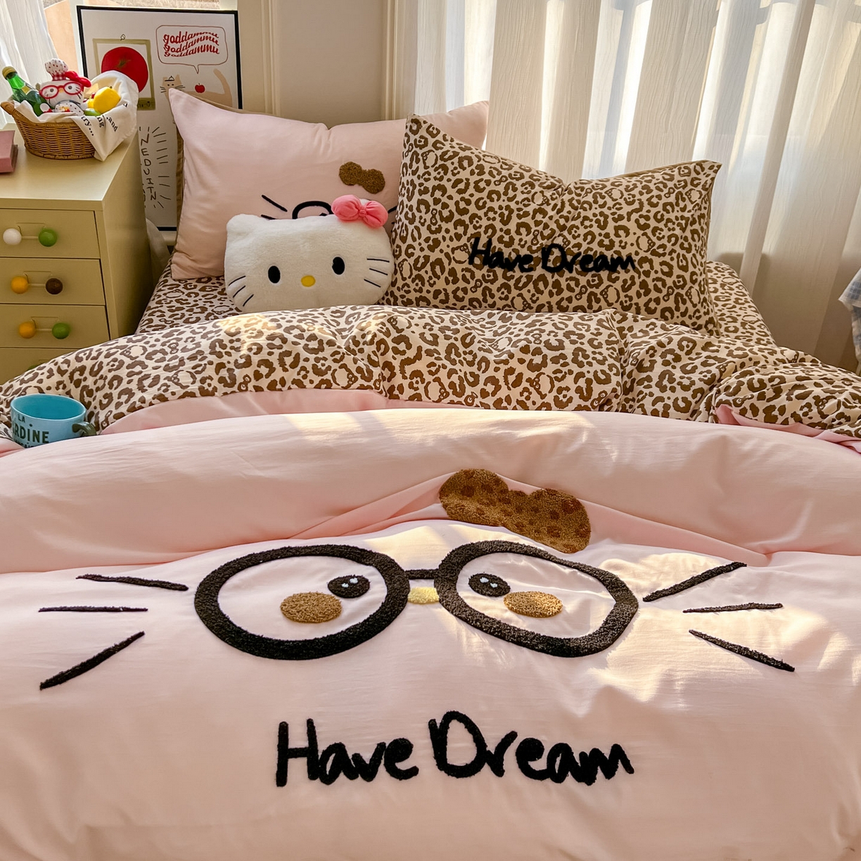 91家纺网 家纺一手货源 找家纺 沐慕 2026新款卡通毛巾绣云朵棉四件套-豹纹大眼猫 豹纹大眼猫-粉