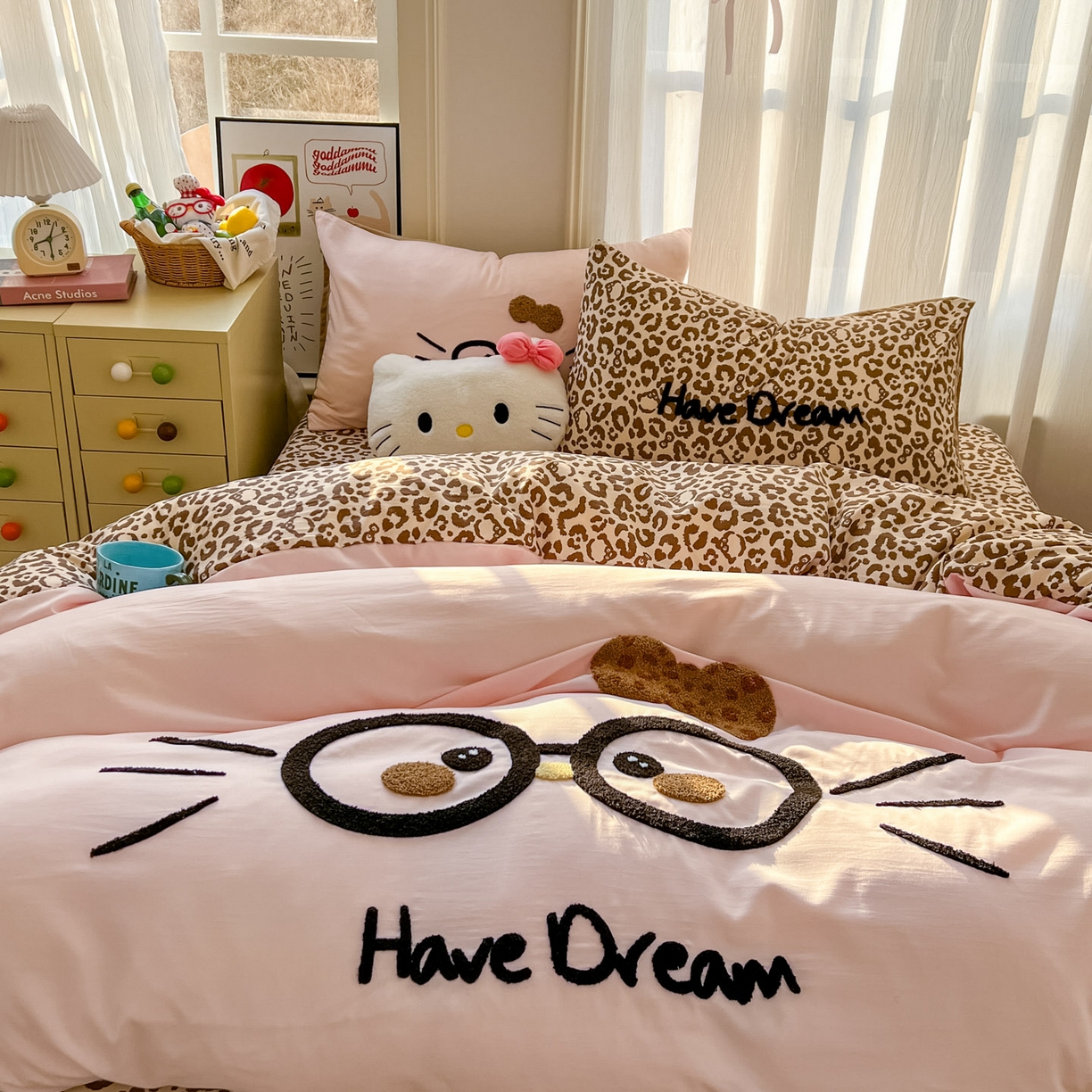 91家纺网 家纺一手货源 找家纺 沐慕 2026新款卡通毛巾绣云朵棉四件套-豹纹大眼猫 豹纹大眼猫-粉