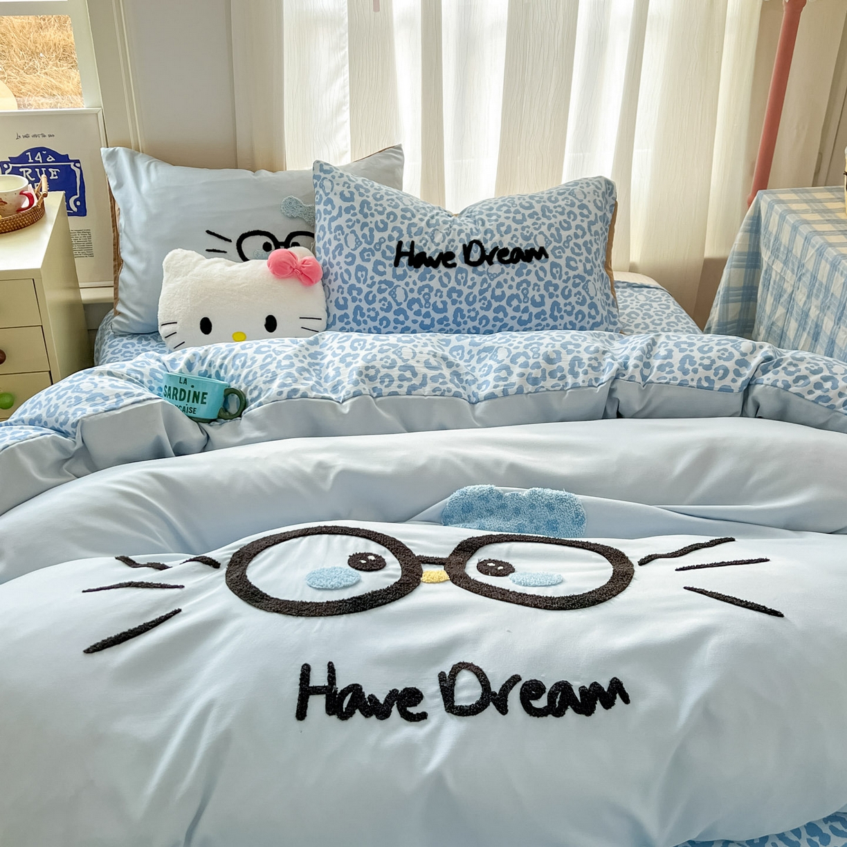 91家纺网 家纺一手货源 找家纺 沐慕 2026新款卡通毛巾绣云朵棉四件套-豹纹大眼猫 豹纹大眼猫-浅蓝