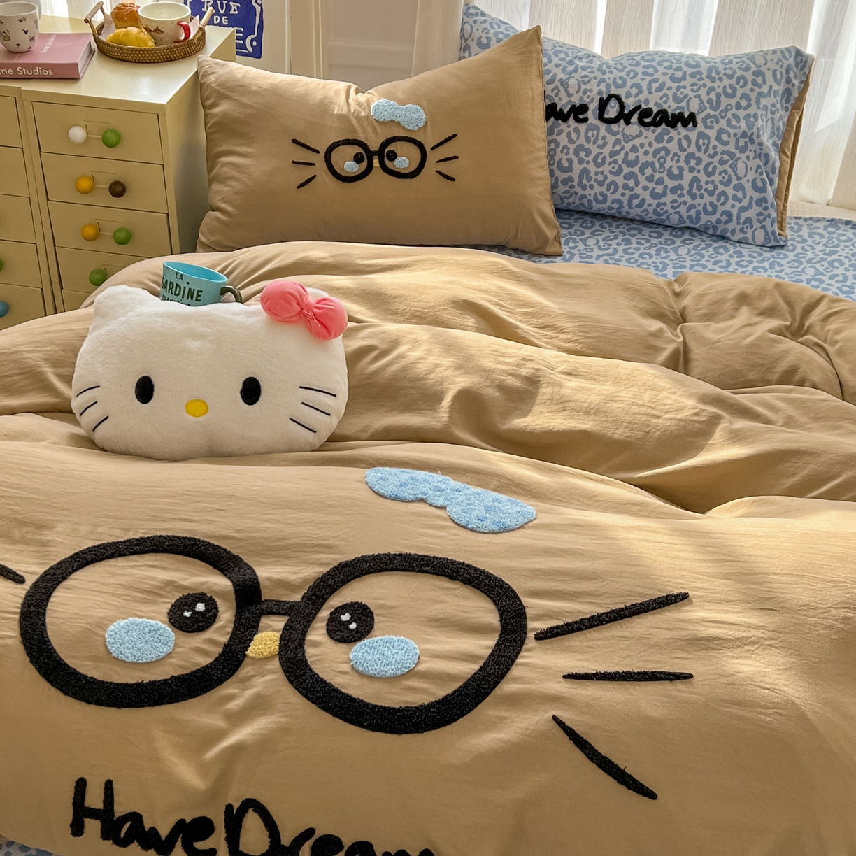 91家纺网 家纺一手货源 找家纺 沐慕 2026新款卡通毛巾绣云朵棉四件套-豹纹大眼猫 豹纹大眼猫-咖蓝