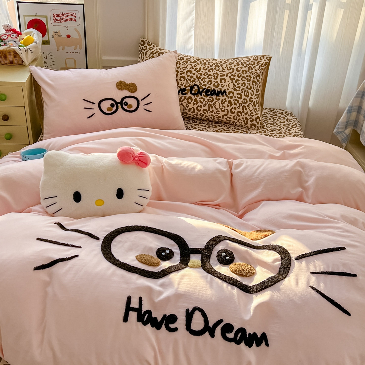 91家纺网 家纺一手货源 找家纺 （总）沐慕 2026新款卡通毛巾绣云朵棉四件套-豹纹大眼猫