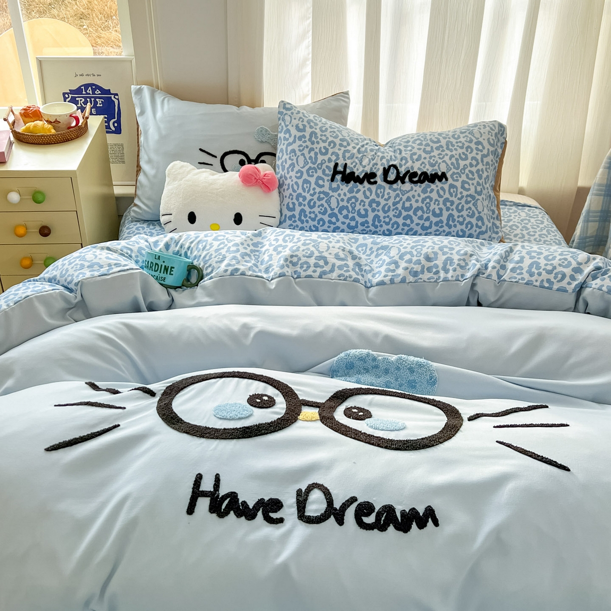 91家纺网 家纺一手货源 找家纺 沐慕 2026新款卡通毛巾绣云朵棉四件套-豹纹大眼猫 豹纹大眼猫-浅蓝