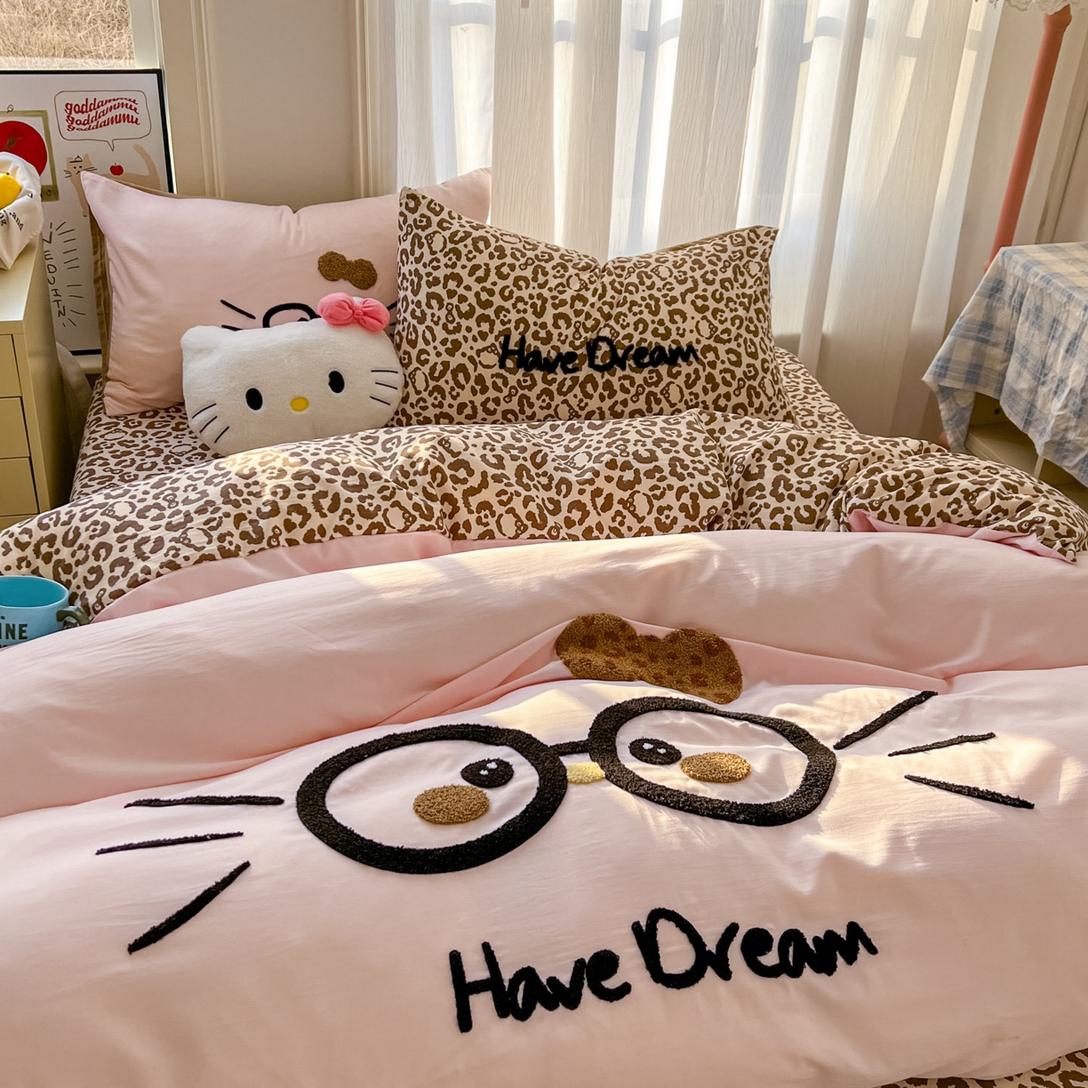 91家纺网 家纺一手货源 找家纺 （总）沐慕 2026新款卡通毛巾绣云朵棉四件套-豹纹大眼猫