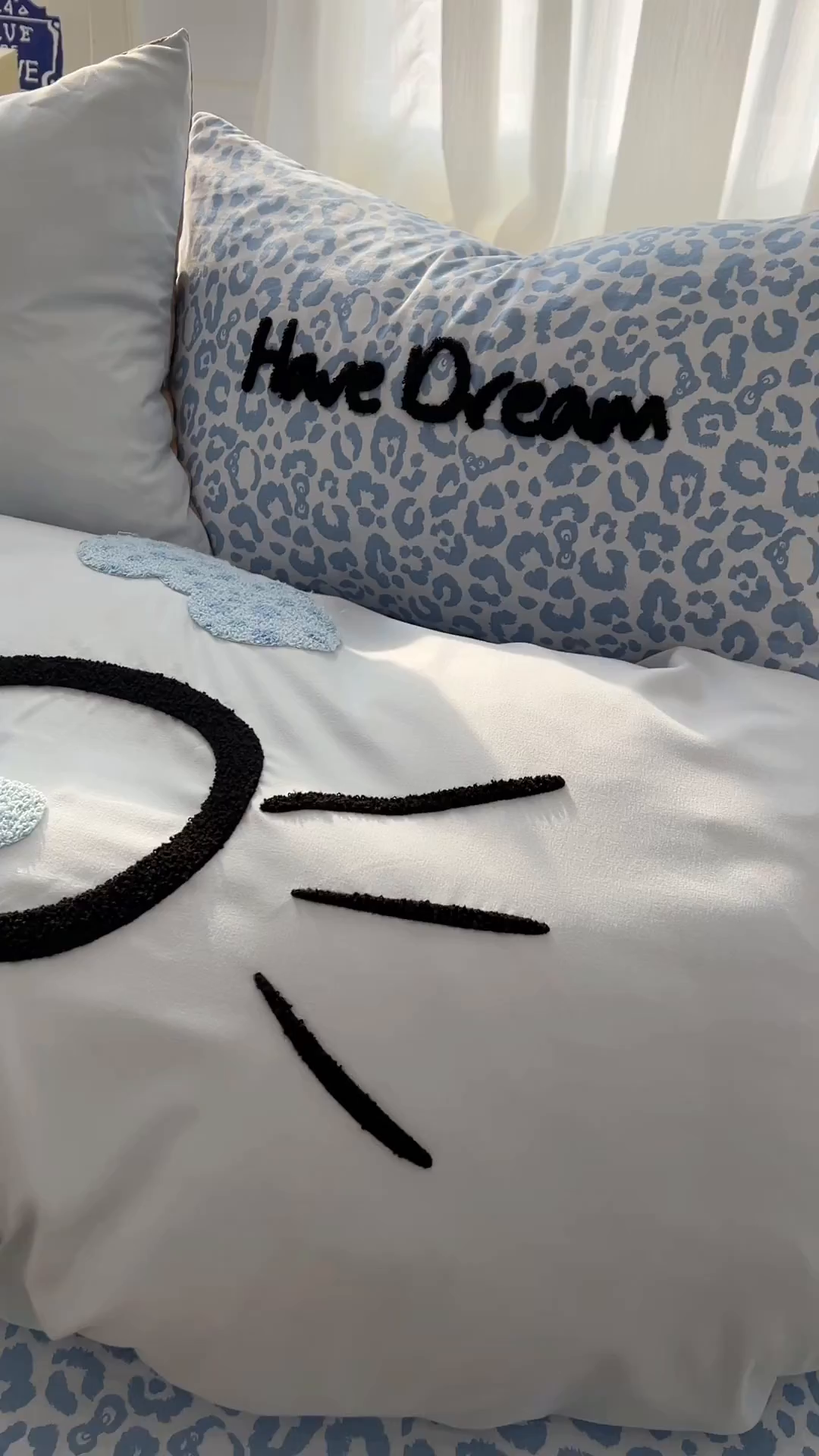 91家纺网 家纺一手货源 找家纺 沐慕 2026新款卡通毛巾绣云朵棉四件套-豹纹大眼猫 豹纹大眼猫-浅蓝