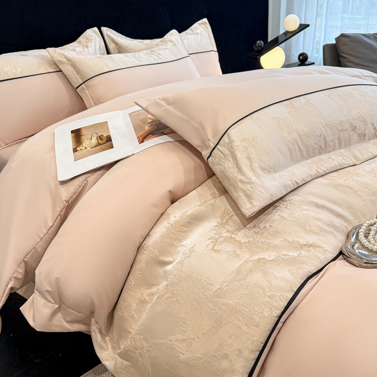 91家纺网 家纺一手货源 找家纺 狂想家 2026新款简约浮雕大提花四件套 香槟金