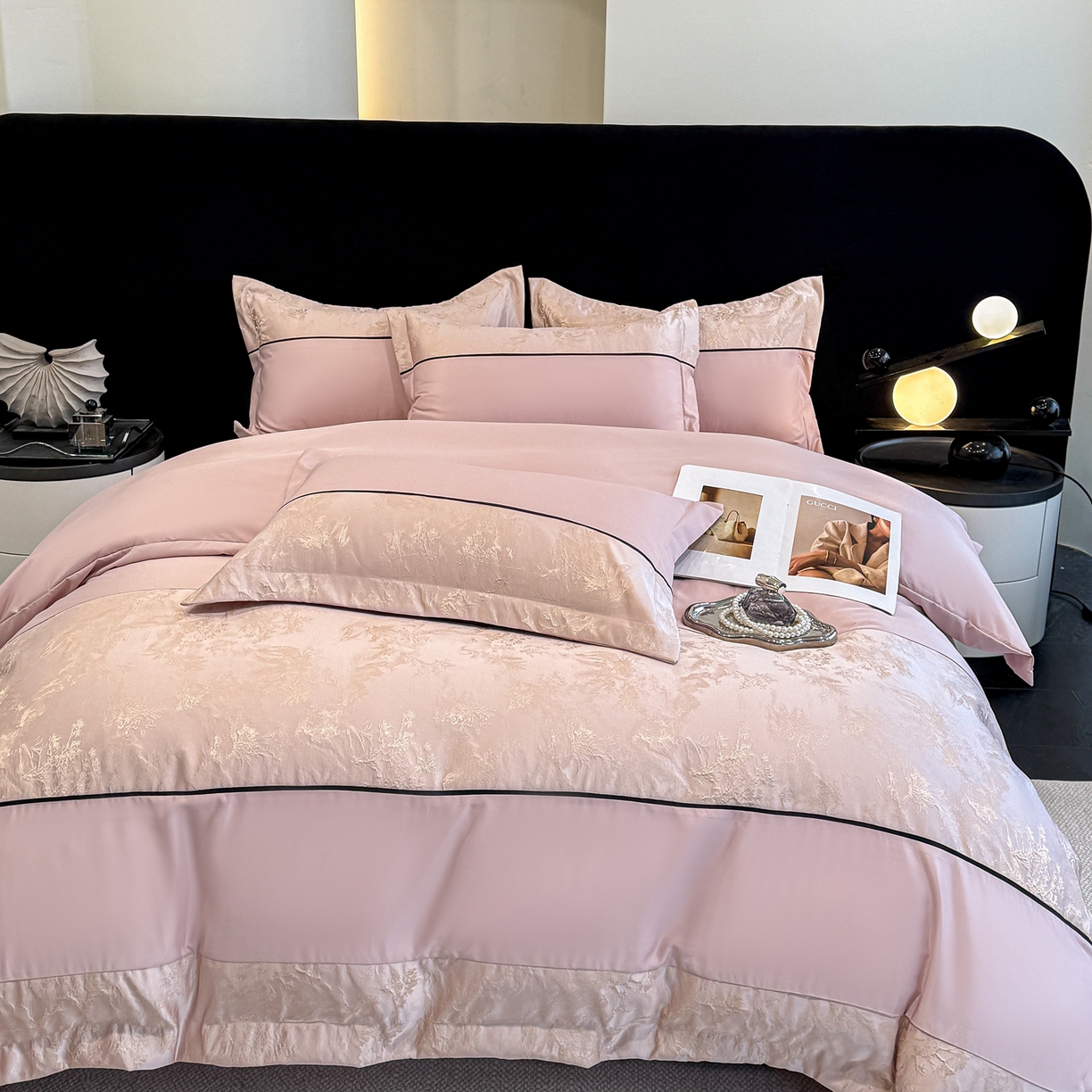 91家纺网 家纺一手货源 找家纺 狂想家 2026新款简约浮雕大提花四件套 浅豆沙