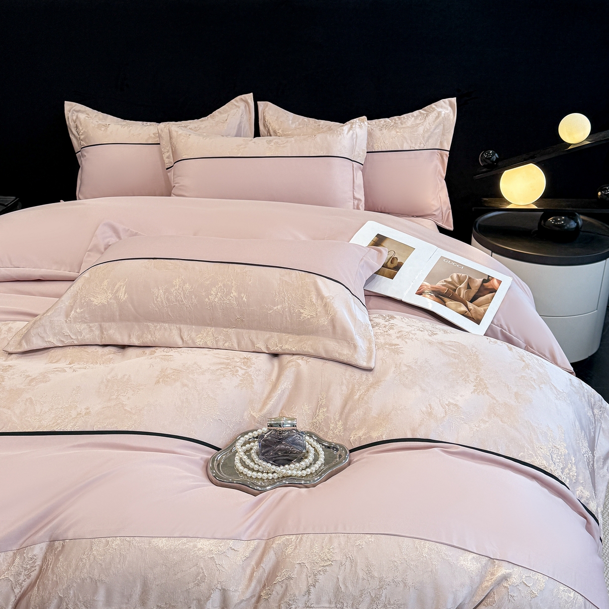 91家纺网 家纺一手货源 找家纺 狂想家 2026新款简约浮雕大提花四件套 浅豆沙