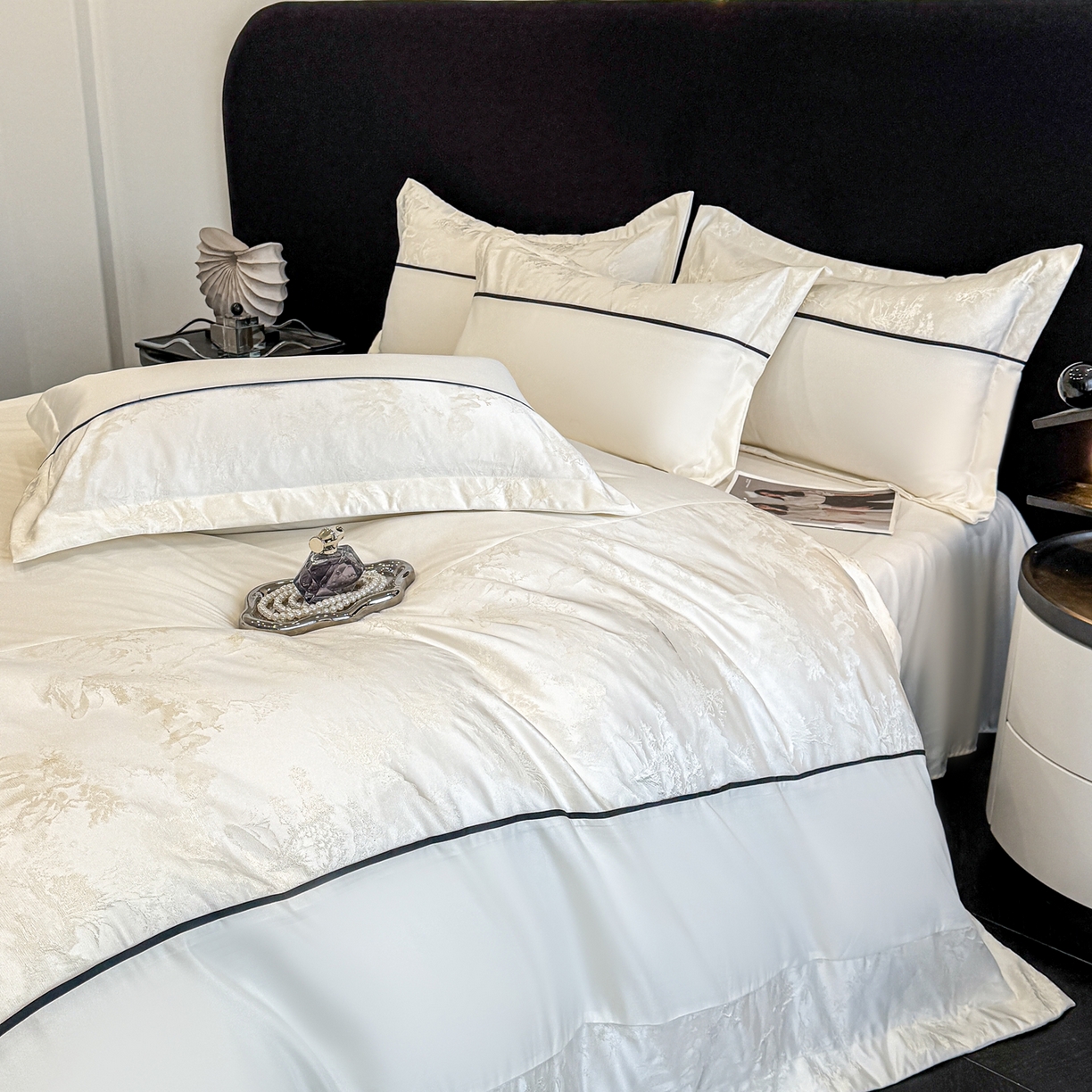 91家纺网 家纺一手货源 找家纺 狂想家 2026新款简约浮雕大提花四件套 奶昔白